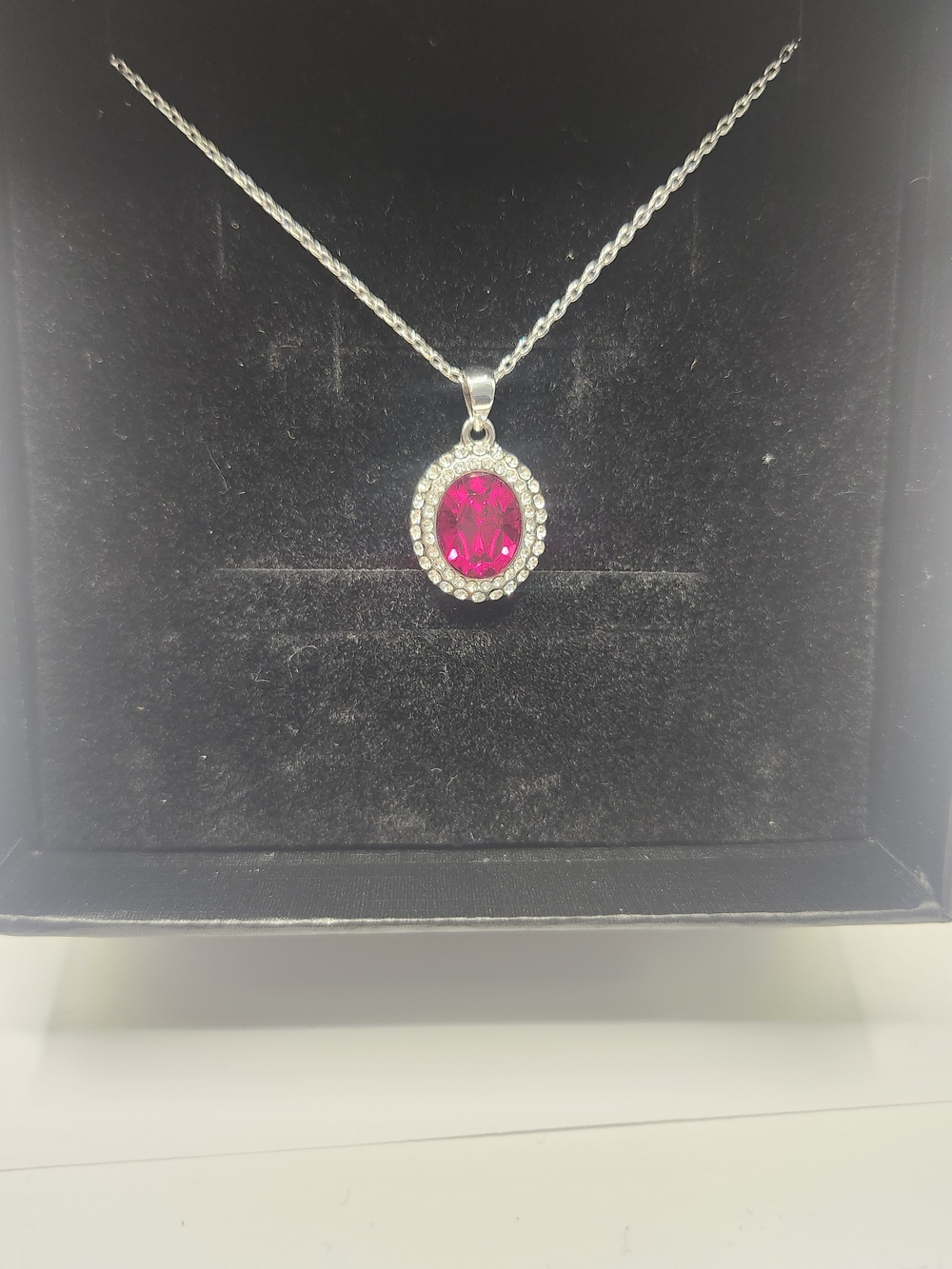 Silvertone Necklace with Red Oval Pendant And Matching Bracelet. - Picture 4 of 7